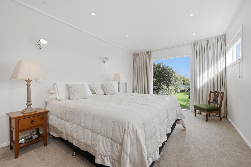 Photos of 23 Fairholme Avenue