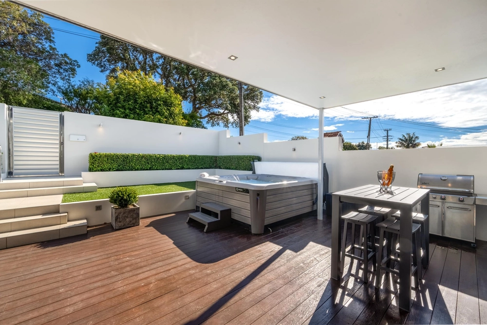 Photos of 33 Luplau Crescent