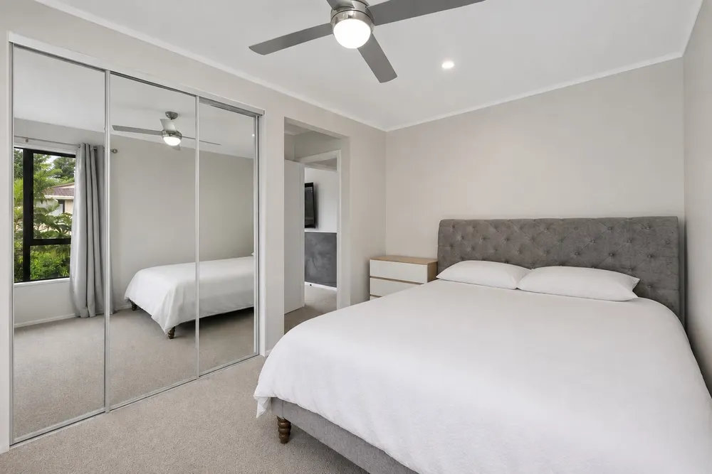 Photos of 9 Pohutukawa Avenue