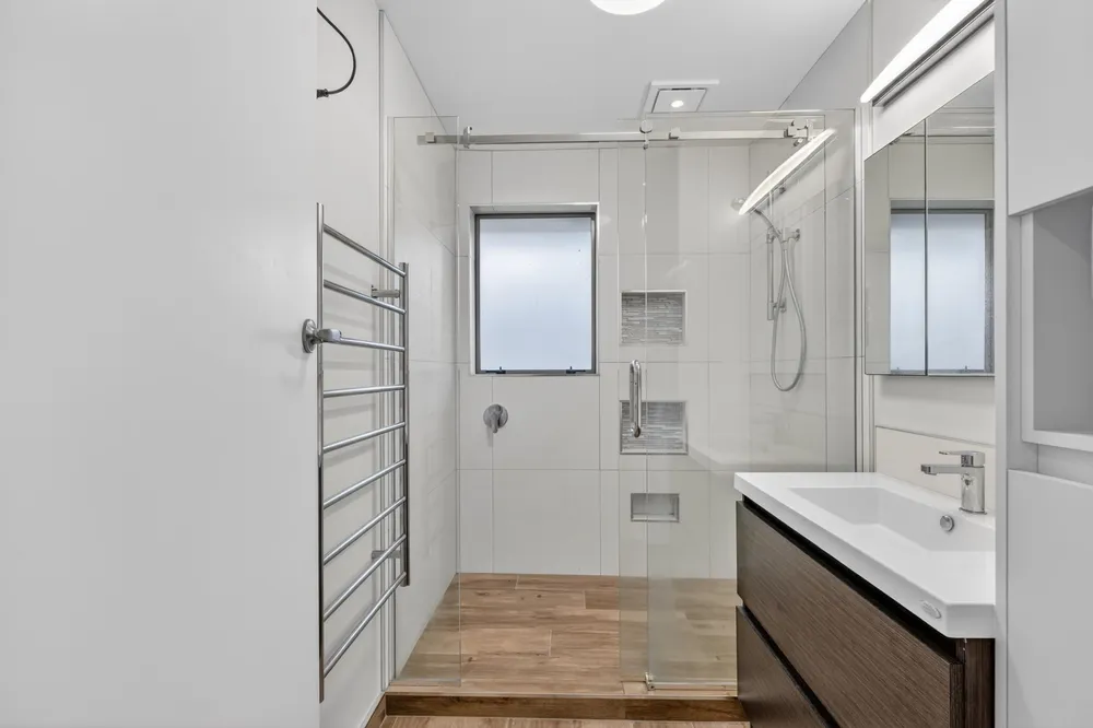 Photos of 15 Great Burke Street