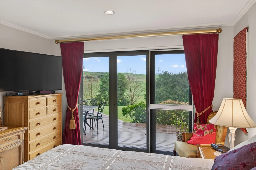 Photos of 283 Maungakaramea Road