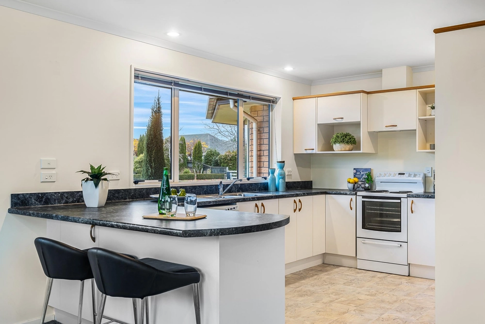 Photos of 49 Stonebridge Way