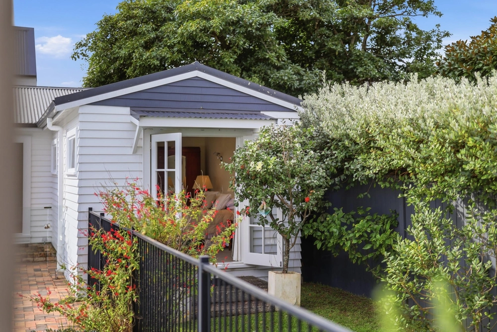 Photos of 23 Fairholme Avenue