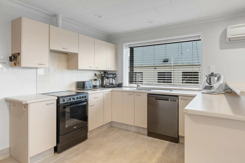 Photos of 47 Kinmont Crescent