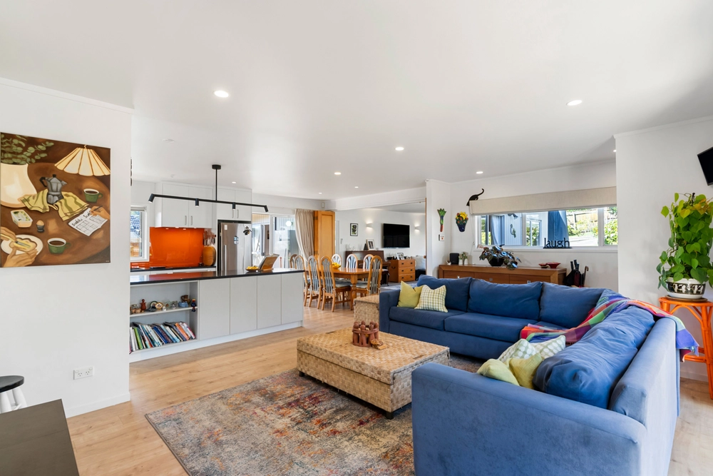 Photos of 18 Uppingham Crescent