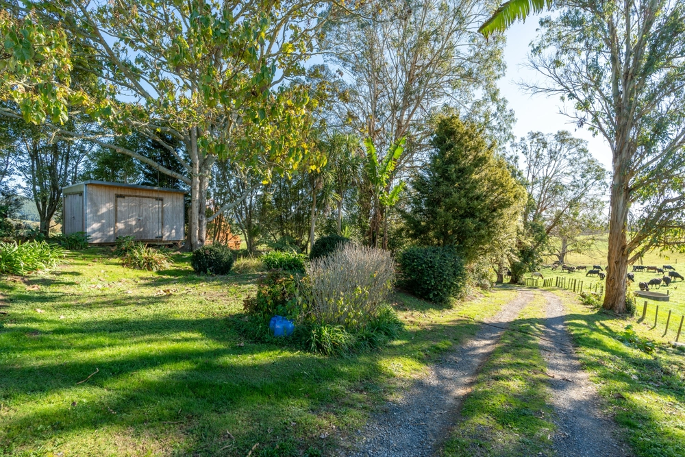 Photos of 1524 Te Pahu Road