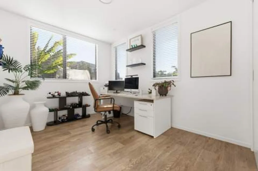 Photos of 33 Montia Close