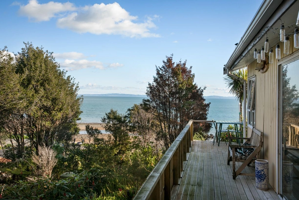 Photos of 642 Thames Coast Road