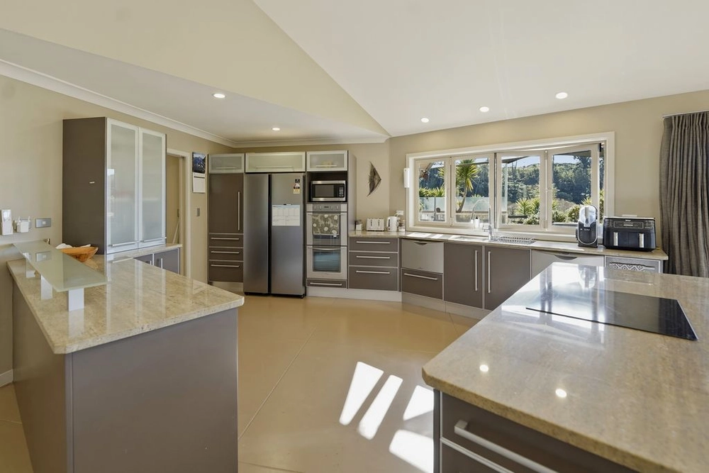 Photos of 19 WAIOROI PLACE