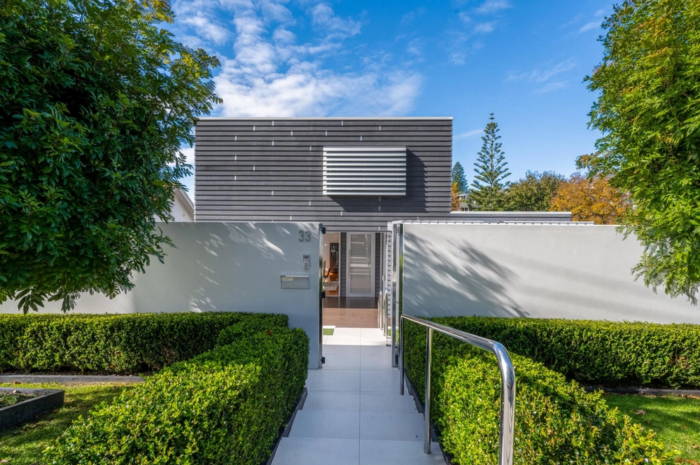 Photos of 33 Luplau Crescent