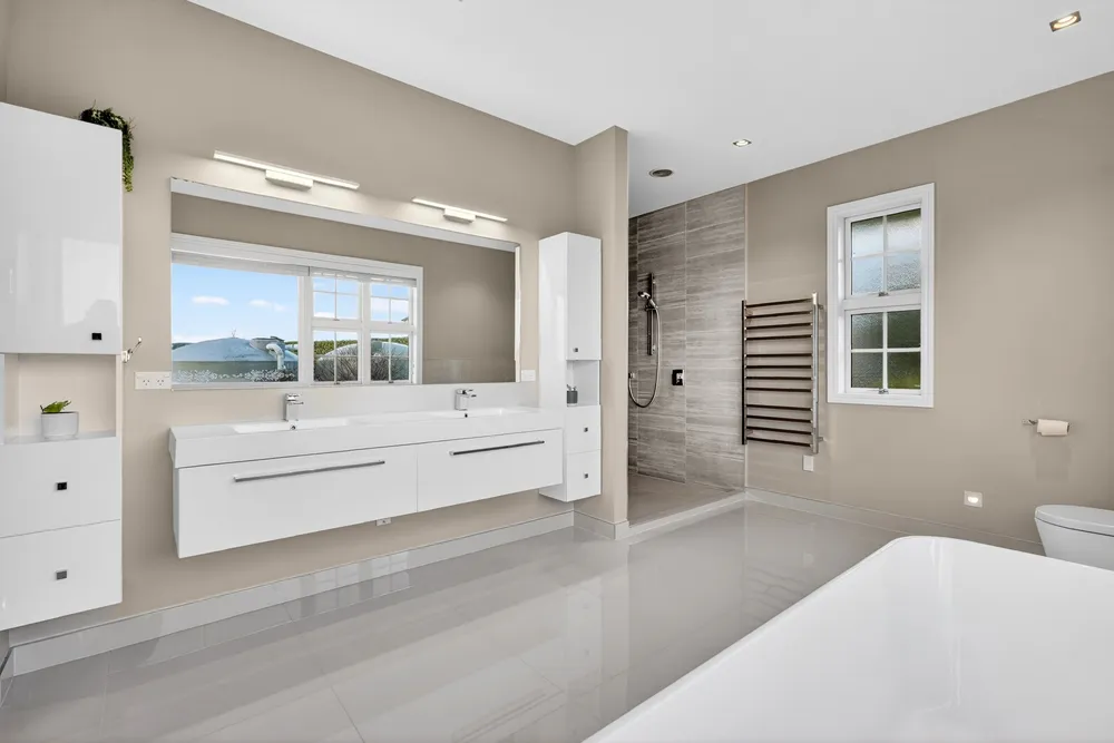 Photos of 136 Mcrobbie Road