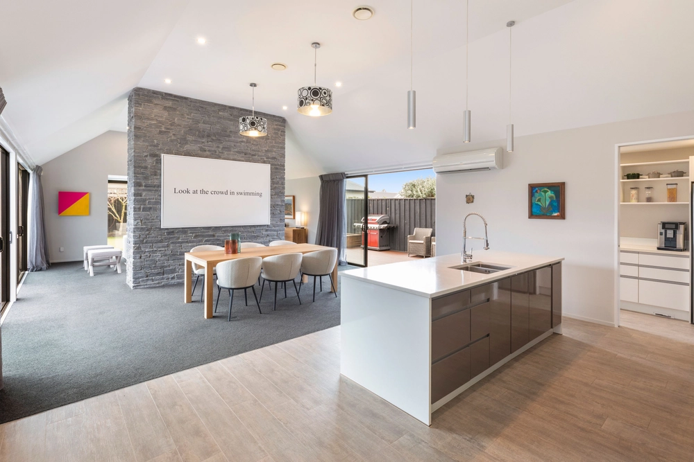 Photos of 6 Waterstock Way