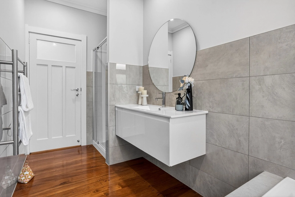 Photos of 9 Woodhouse Road