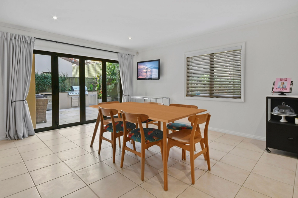 Photos of 25 Bridgefield Crescent