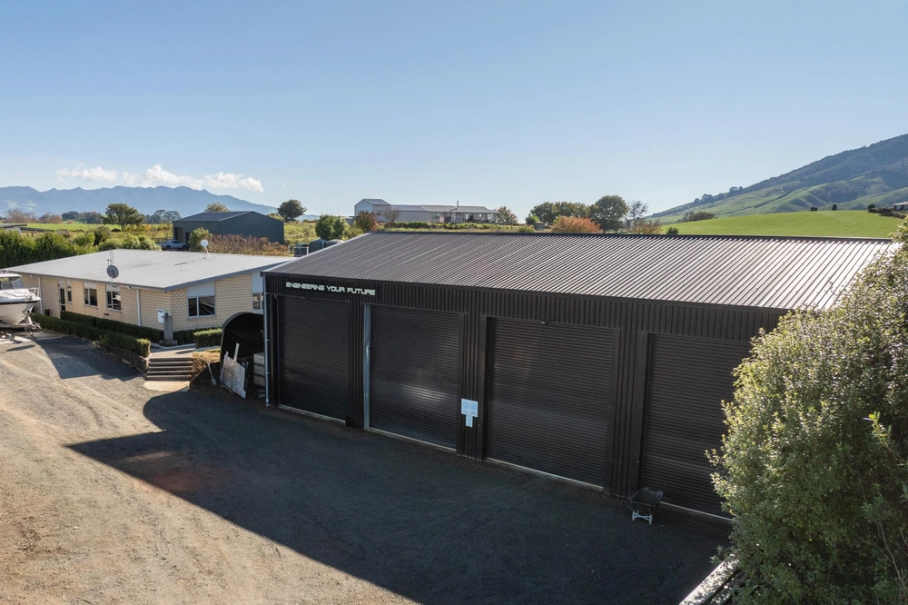 Photos of 992 Te Kawa Road