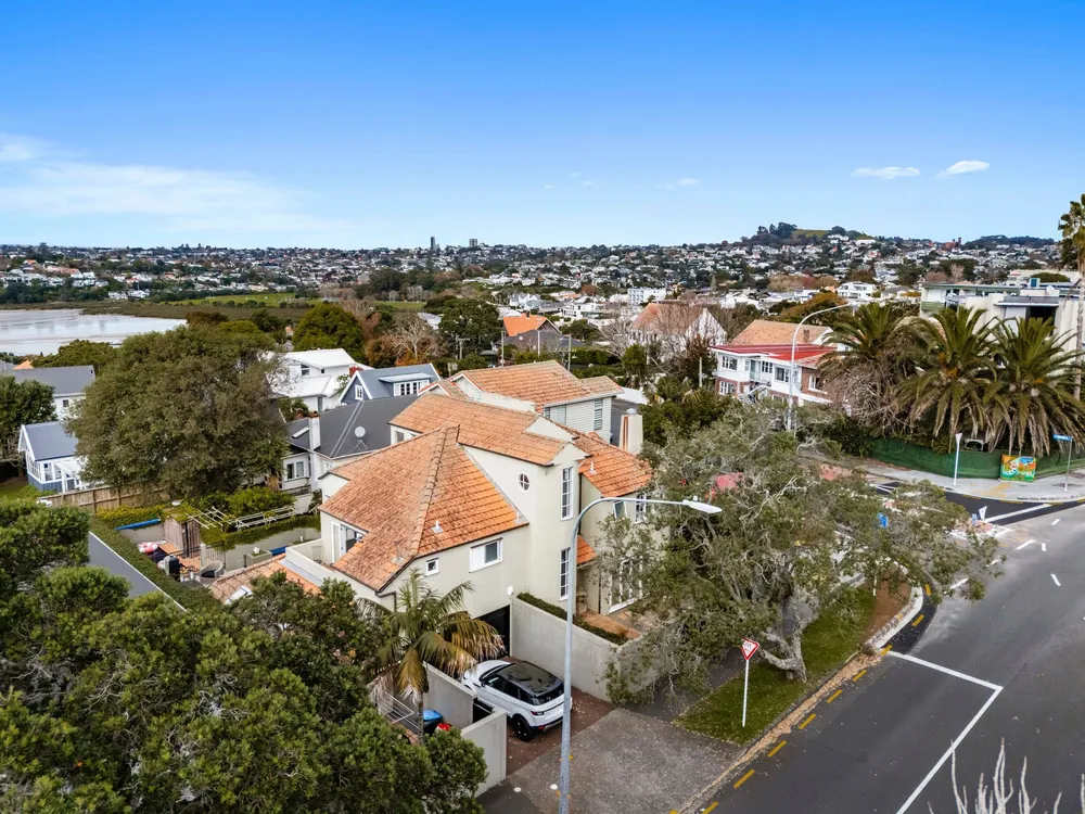 Photos of 55 St Stephens Avenue