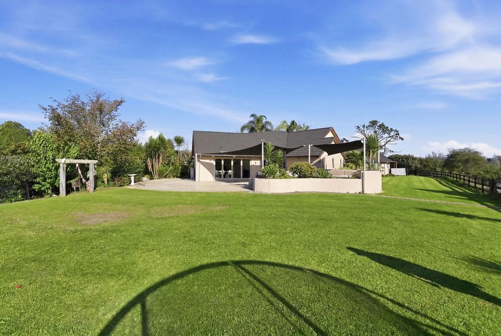 Photos of 19 WAIOROI PLACE
