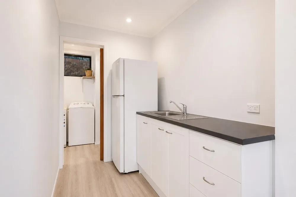 Photos of 9 Pohutukawa Avenue