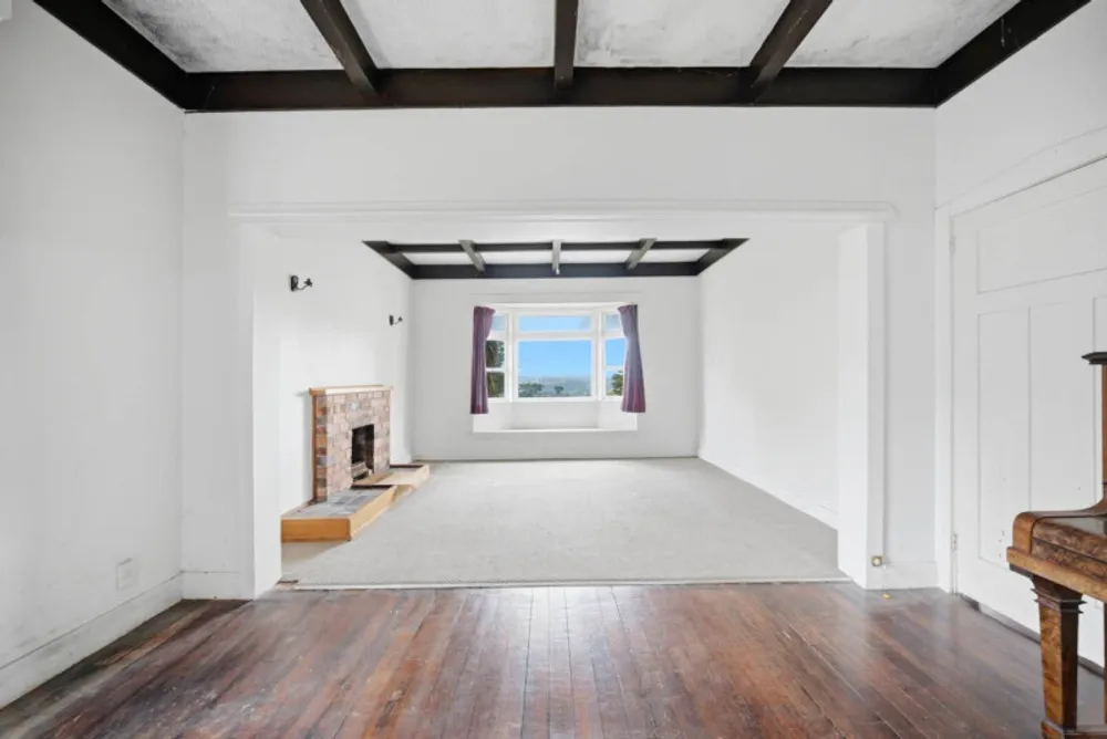Photos of 31 Roseberry Avenue