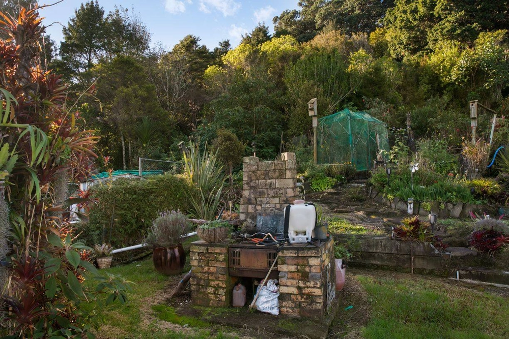 Photos of 642 Thames Coast Road