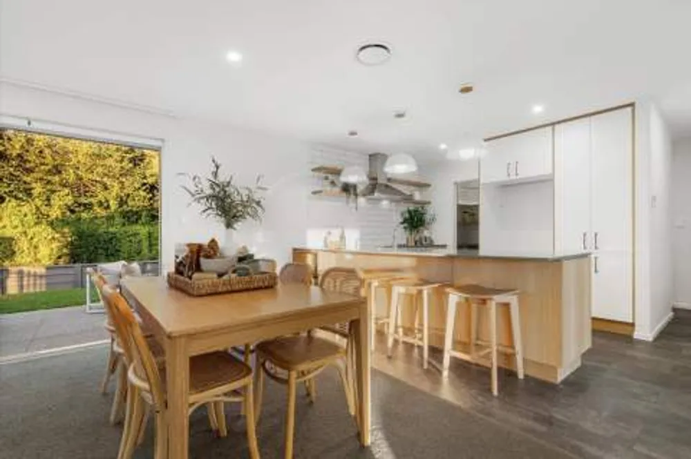 Photos of 217 Lakes Boulevard