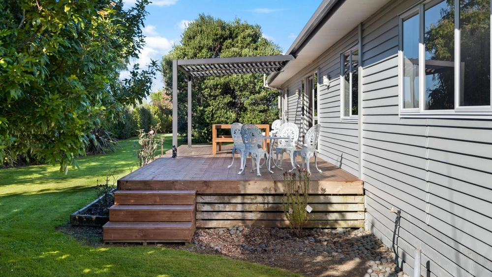 Photos of 1522 Kaiaua Road