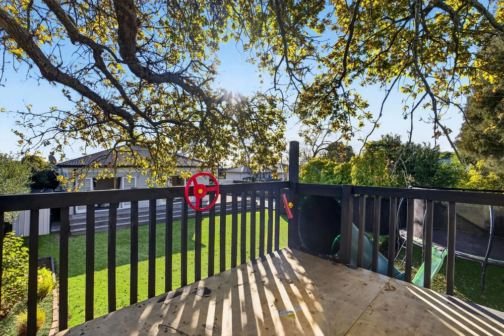 Photos of 9 Woodhouse Road