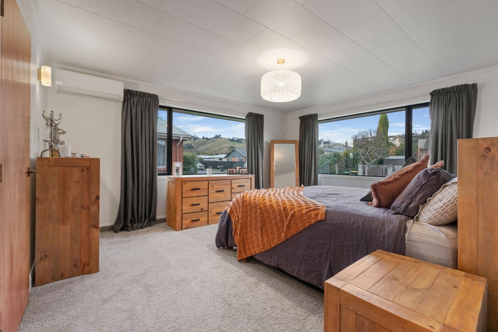 Photos of 47 Kinmont Crescent