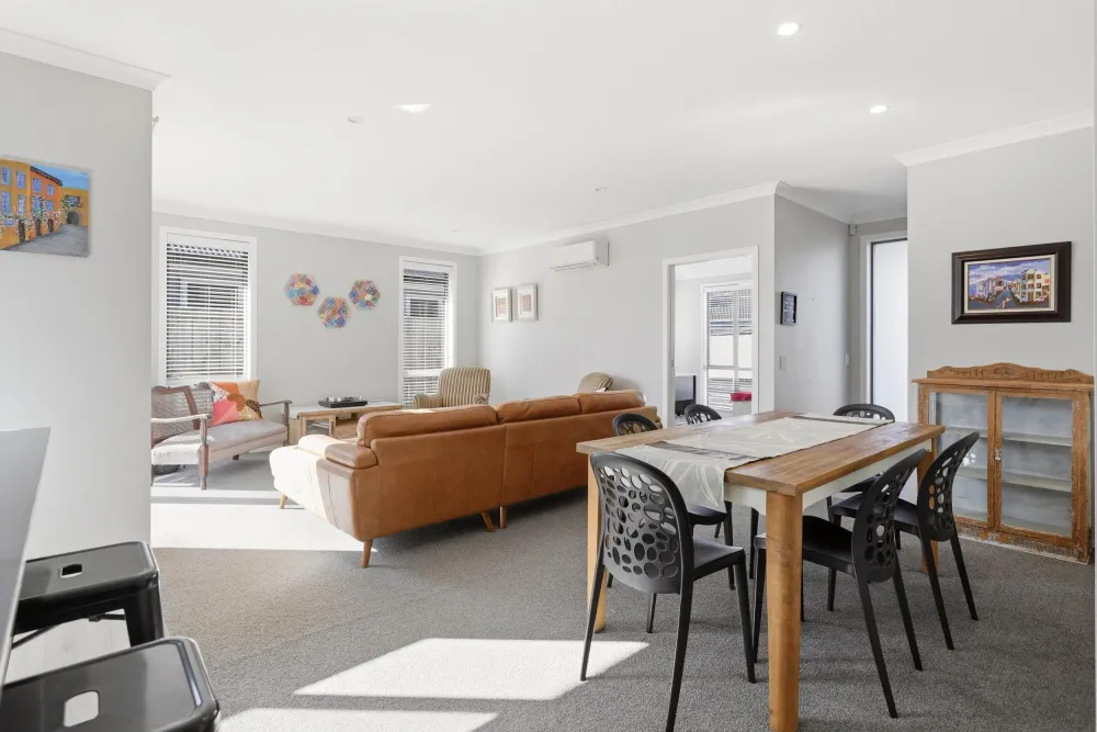 Photos of 6 Cassinia Close