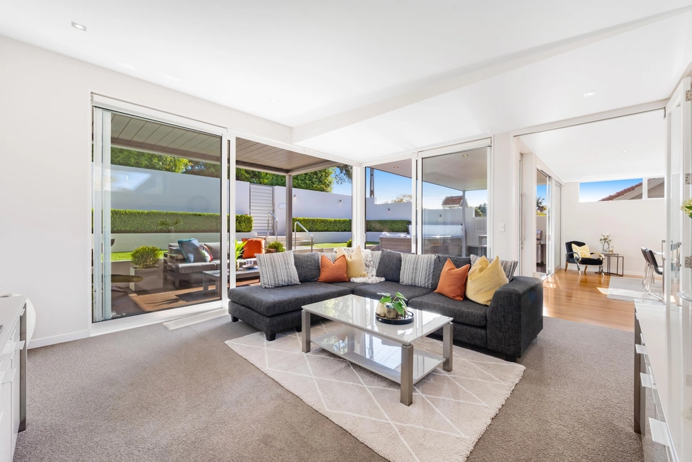 Photos of 33 Luplau Crescent
