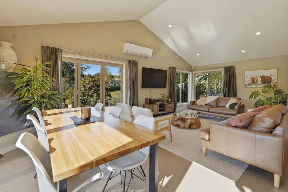 Photos of 19 WAIOROI PLACE
