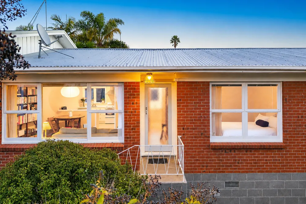 Photos of 2/4 Penzance Road