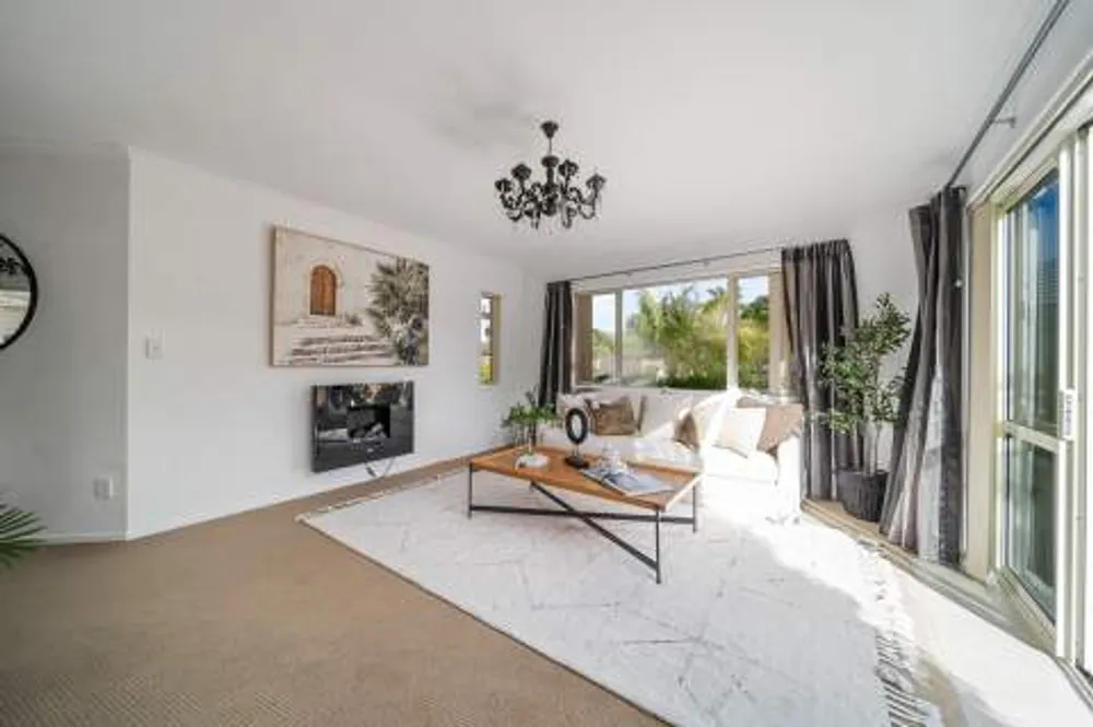 Photos of 657 Gloucester Road