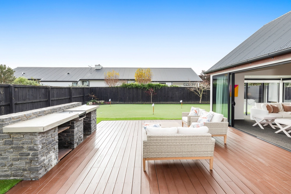 Photos of 6 Waterstock Way