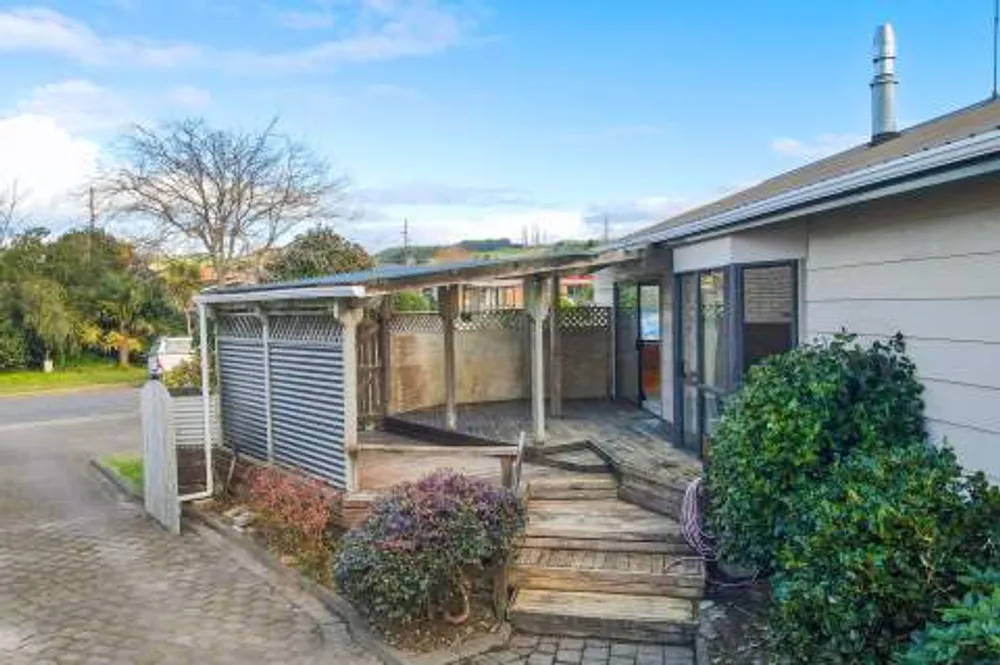 Photos of 48 Neri Crescent