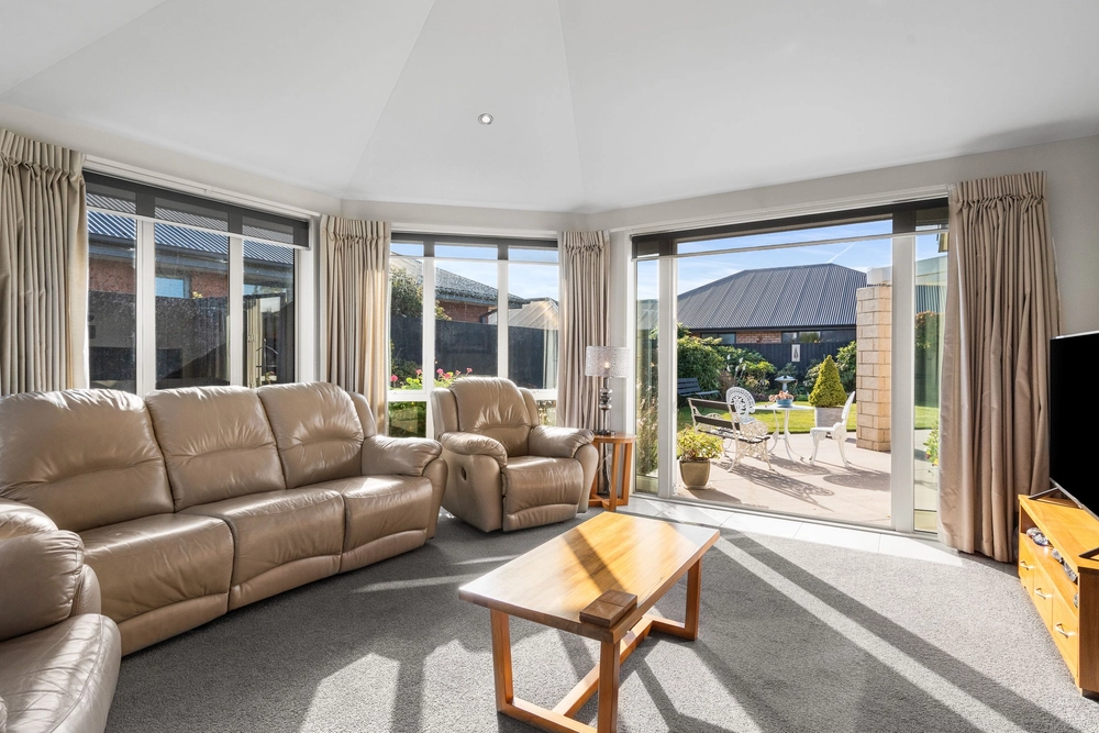 Photos of 19 Magnolia Boulevard