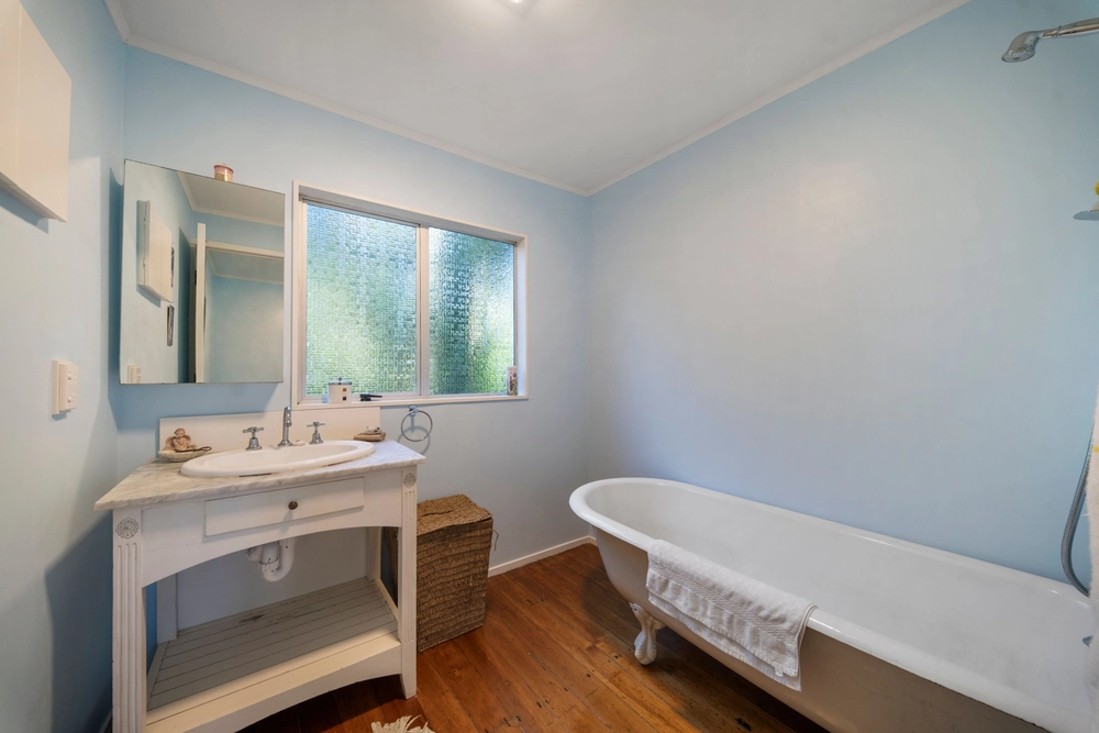 Photos of 136 Opanuku Road