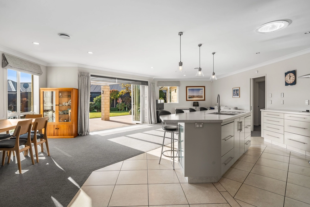 Photos of 19 Magnolia Boulevard