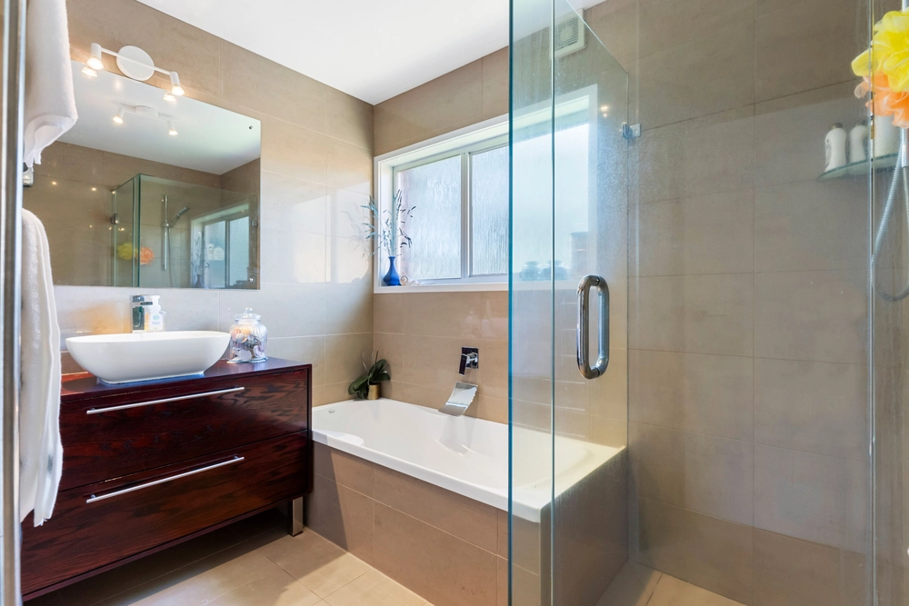 Photos of 18 Uppingham Crescent
