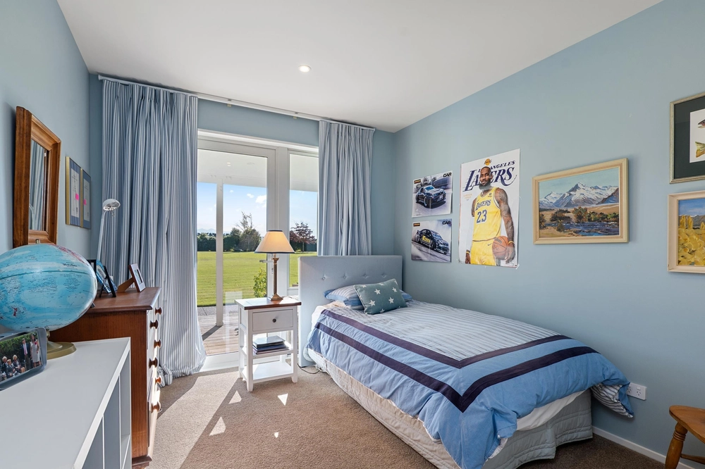 Photos of 695 McLaughlins Road