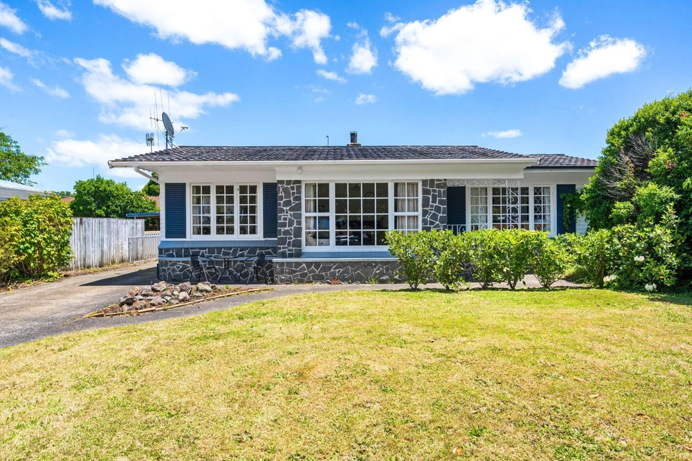Photos of 24 Lovatt Crescent