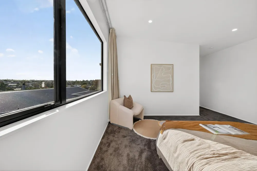 Photos of 39B Waiatarua Road