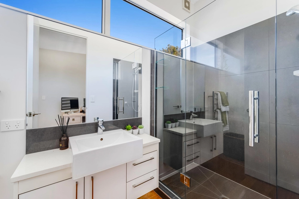Photos of 33 Luplau Crescent