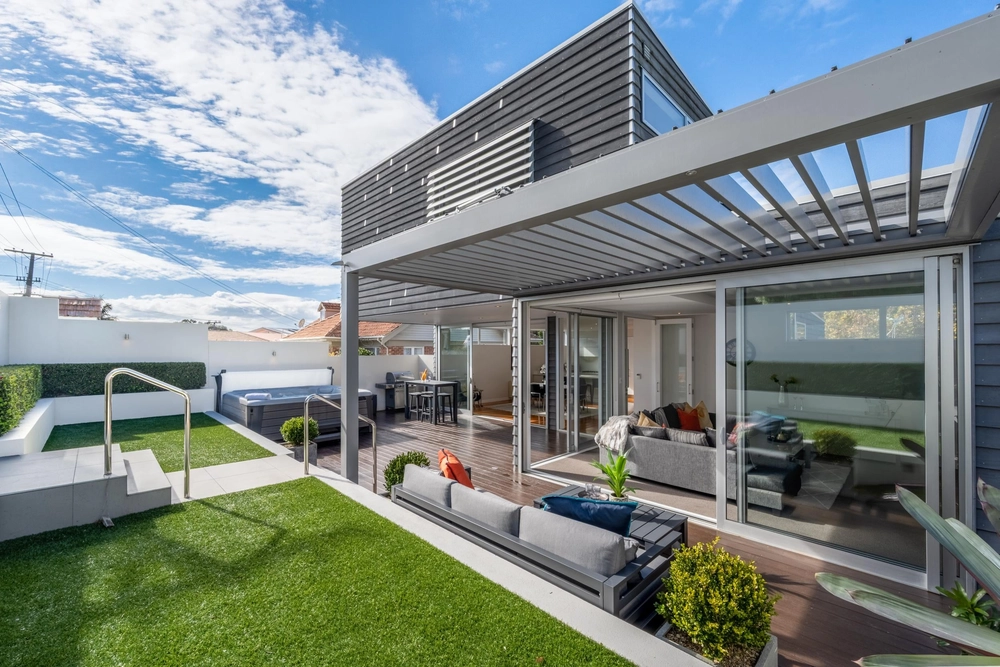 Photos of 33 Luplau Crescent