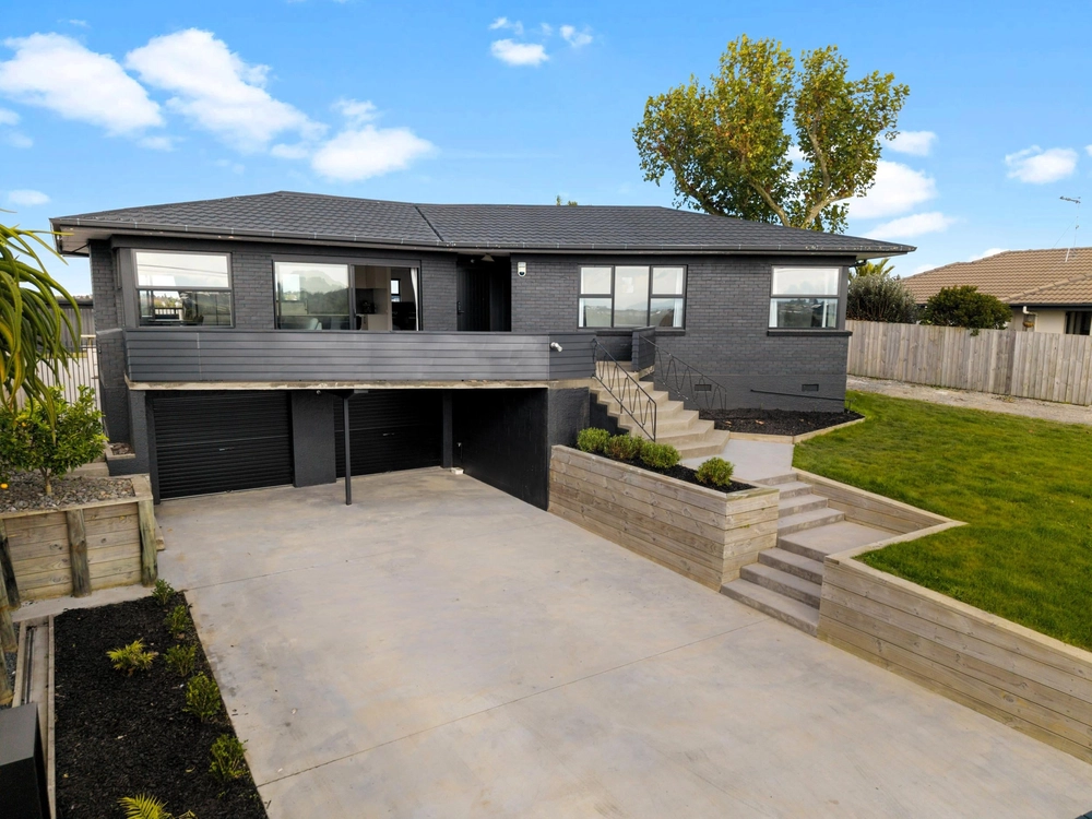 Photos of 121 Baverstock Road