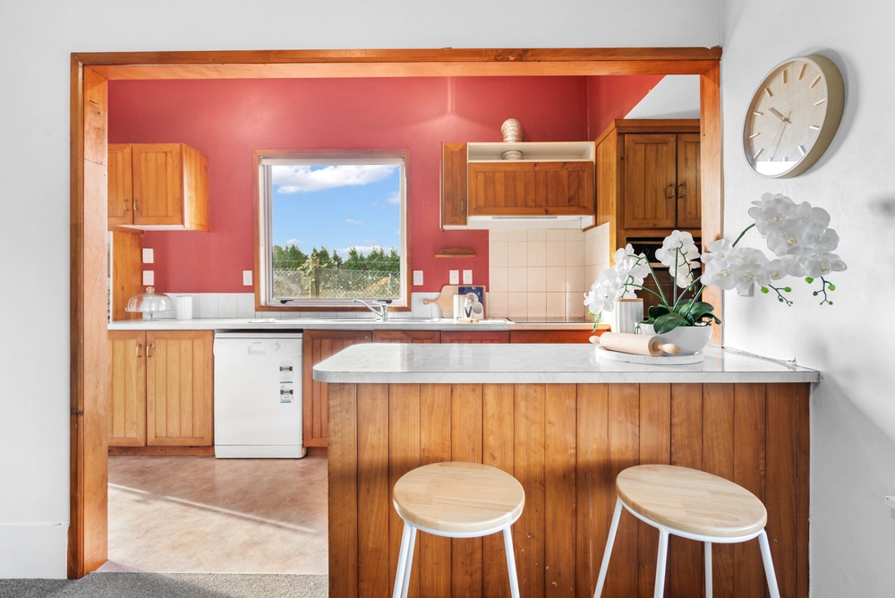 Photos of 988 Otaika Valley Road