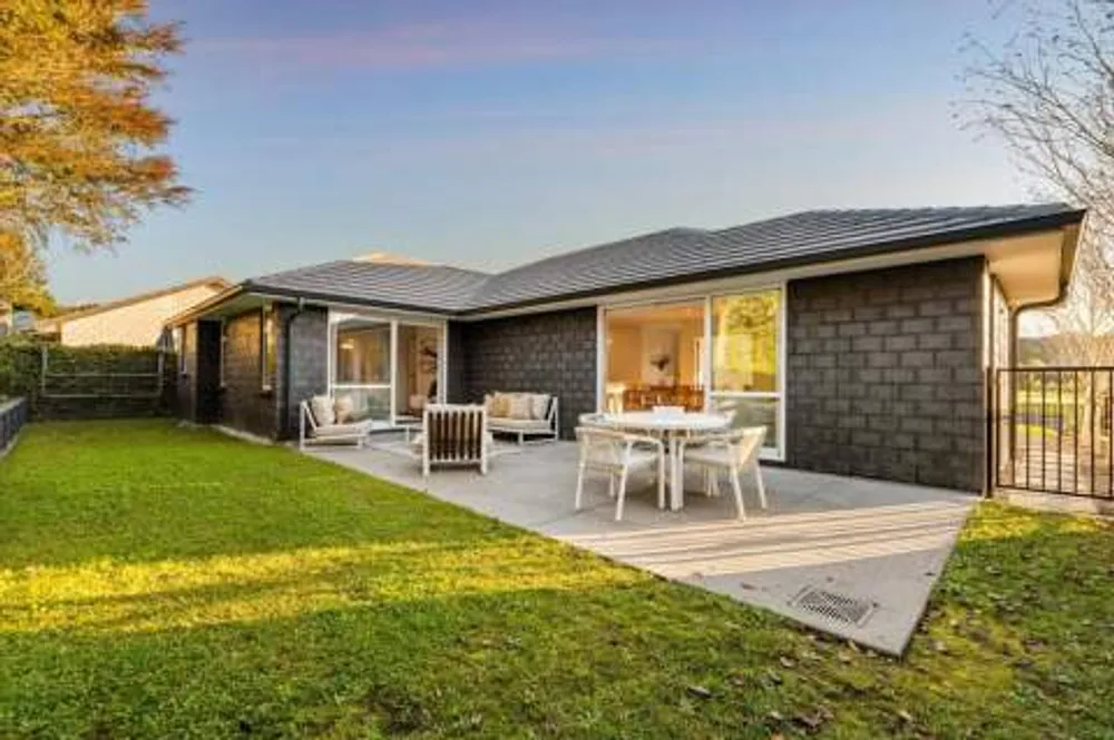 Photos of 217 Lakes Boulevard