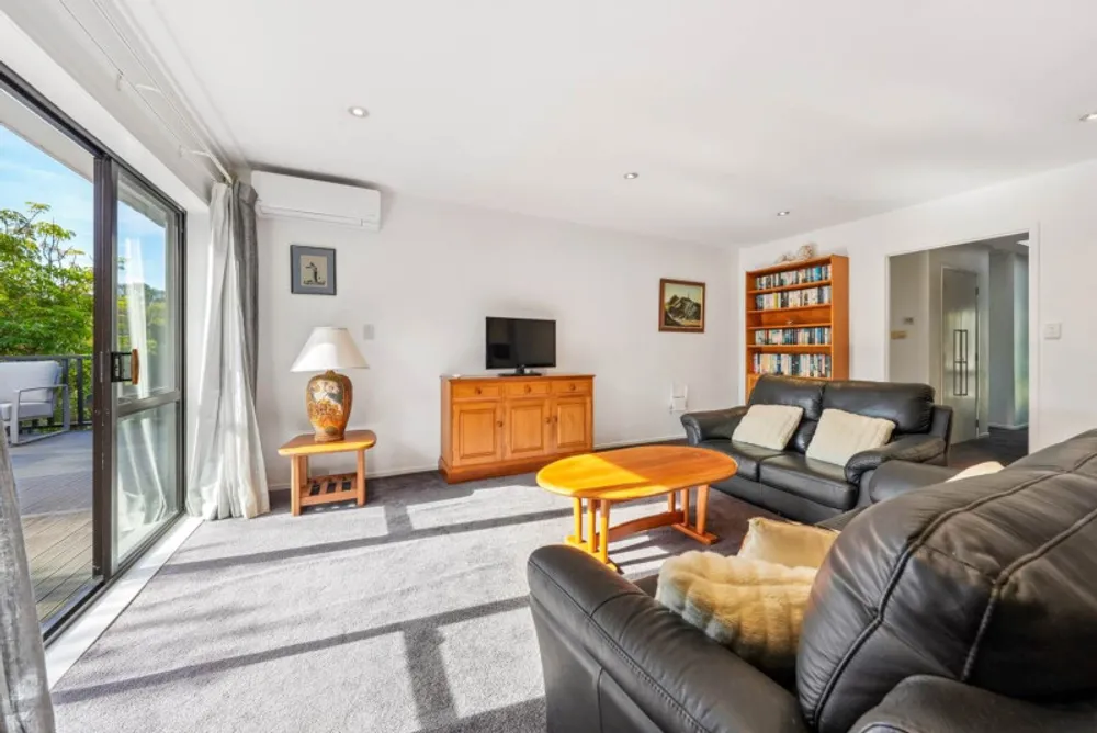 Photos of 75C Waiatarua Road
