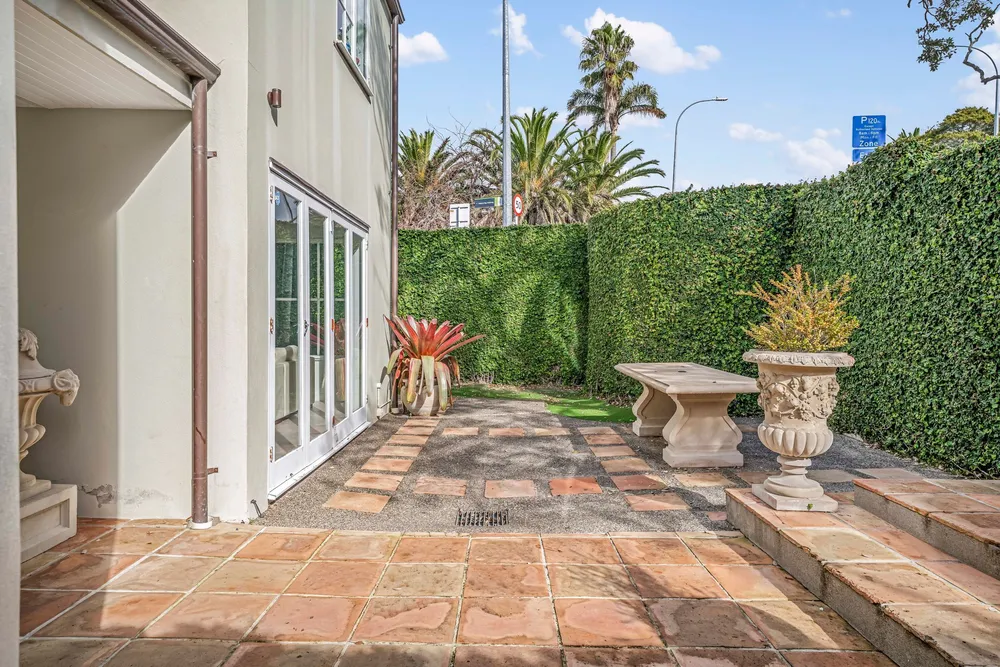 Photos of 55 St Stephens Avenue