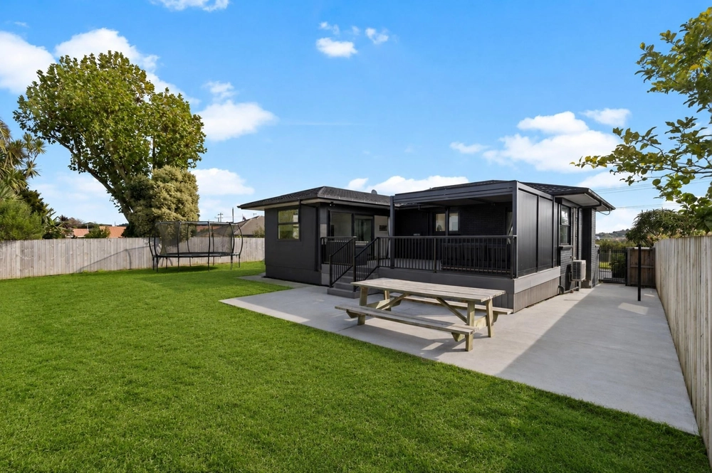 Photos of 121 Baverstock Road